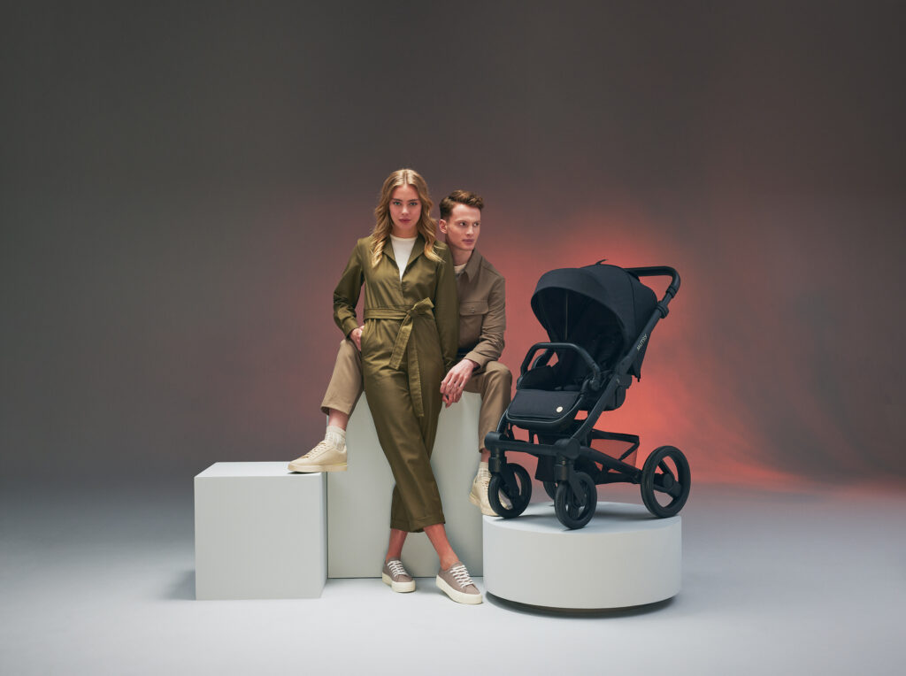 SHOT 12 - WITH MODEL - NIO - REISWIEG - 6