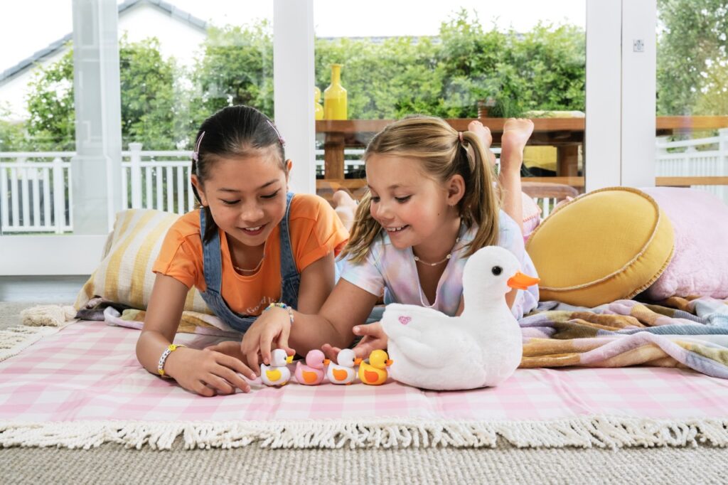 9548_PETS ALIVE_MAMA DUCK SURPRISE_LIFESTYLE_1E Large