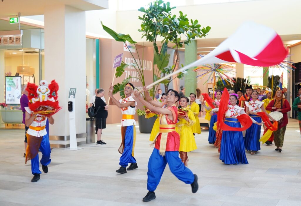 DSC05317_edit_36308667969429